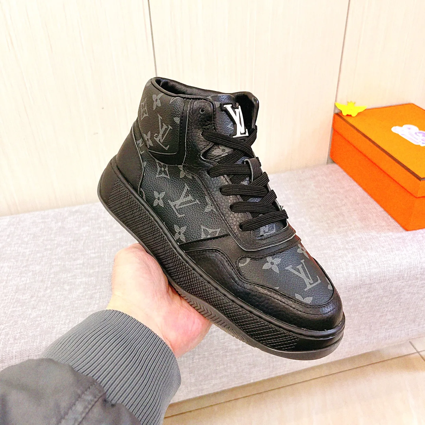 Men's shoes💰 460💰[LV]🔥Louis Vuitton, high-end men's shoes brand, official website 1:1 latest masterpiece: the upper is made of Italian imported first-layer cowhide with a comfortable and breathable lining➕original non-slip and wear-resistant outsole🔥, making walking more convenient and comfortable! An exclusive new model, a stunning work, a beautiful 1:1 replica [color] compared to the official quality! Create a fashionable personality to set off your uniqueness! A must-have for trendy men! Classic 🔥Size: 38-44 Color: 🔥 2⃣️colors available🔥
